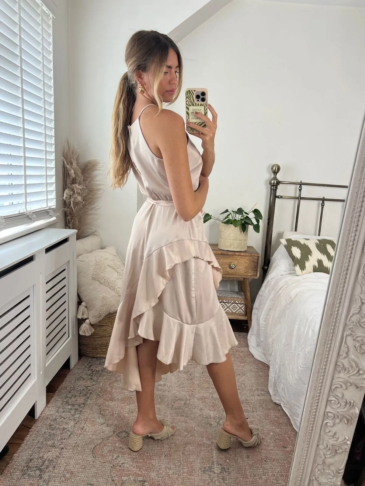 Ariana Halter Frill Dress / Oyster