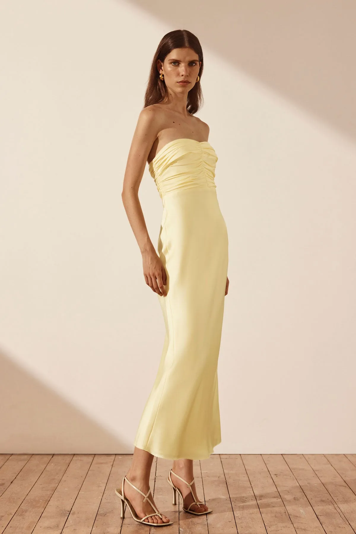 LUXE STRAPLESS RUCHED BODICE MIDI DRESS - LEMON