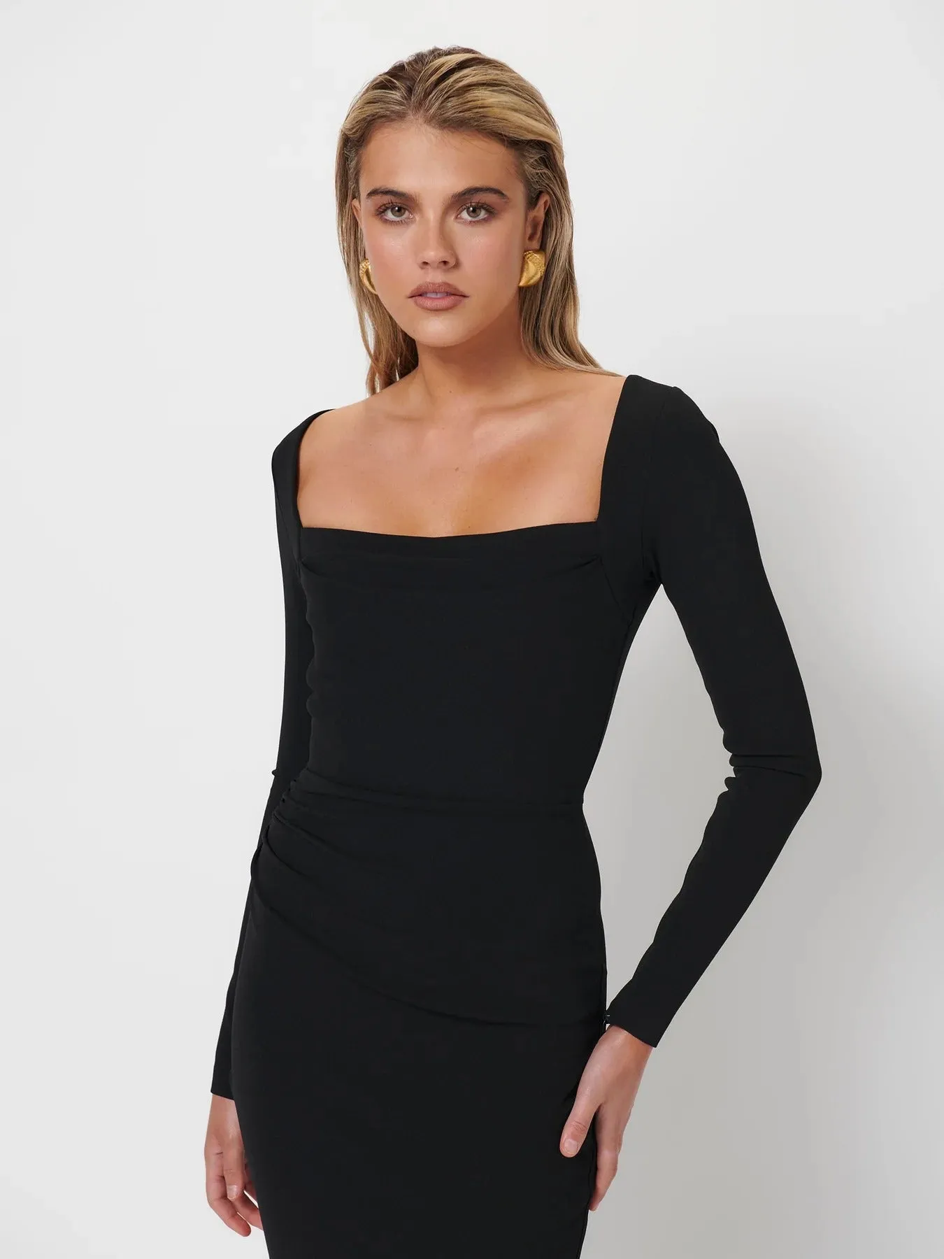 Certainly! Heres an optimized product title with relevant modifiers:

Elegant Black Mari Dress – Perfect for Evening Wear & Special Occasions